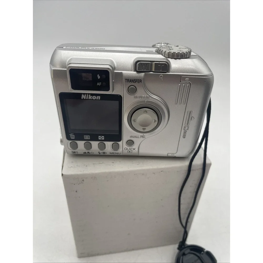 Nikon COOLPIX 4300 4.0MP Digital Camera 3X Zoom+Batterry+Charger+Mem Card+Case